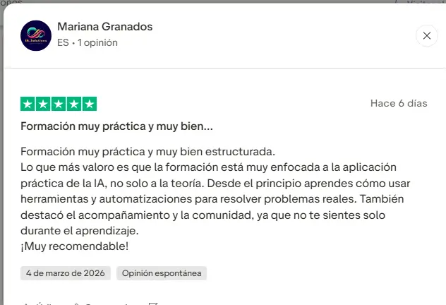 Opinión de alumna sobre Revolutia destacando su formación práctica en inteligencia artificial y el apoyo de la comunidad