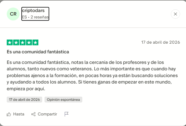 Reseña positiva de alumno de MasterTube mostrando resultados de monetización
